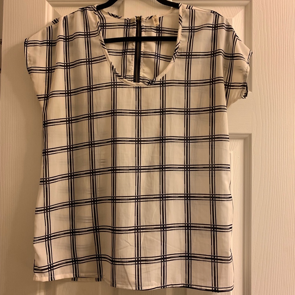 Flowy thin business top